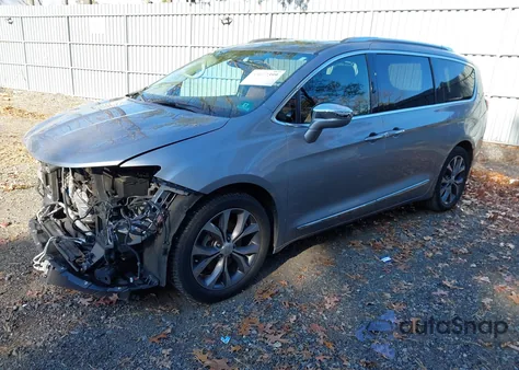 2017 Chrysler Pacifica Limited z USA, uszkodzony, nr VIN 2C4RC1GG2HR504235